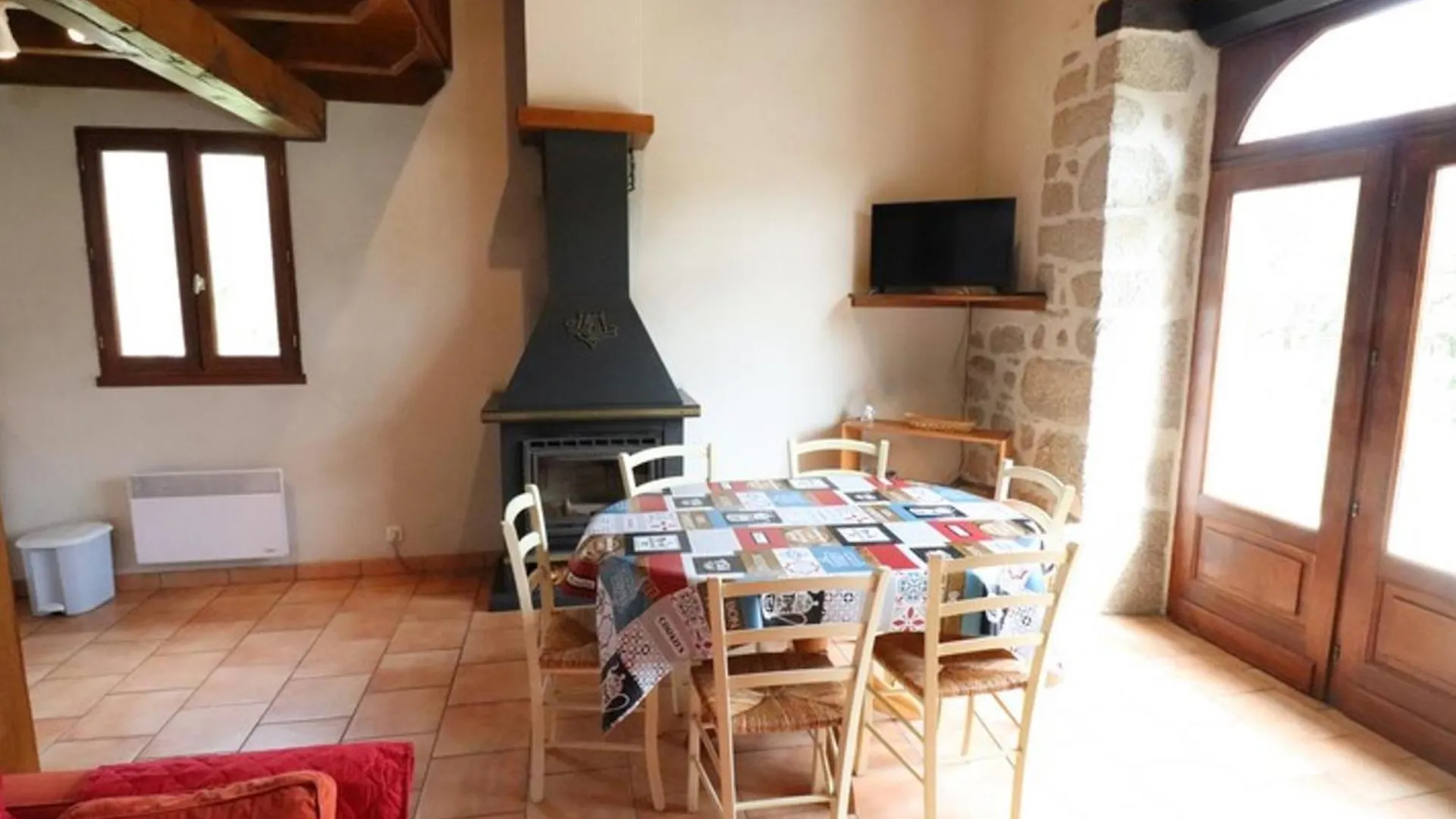 Holiday home Maison De Charme Renovee Avec Jardin, Proche Du Lot Et Des Monts Du Cantal, Ideale Pour Activites Nature - Fr-1-742-72 Parlan